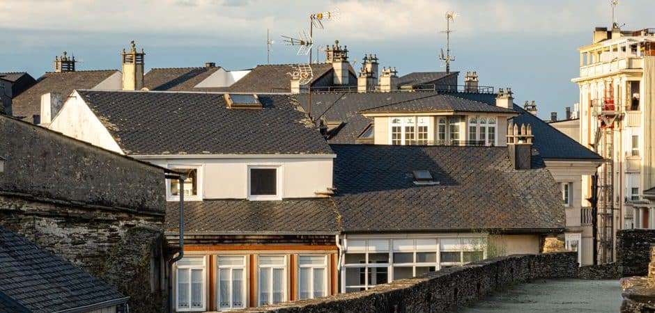 Slate roof on a commercial building in New Orleans with visible tile courses